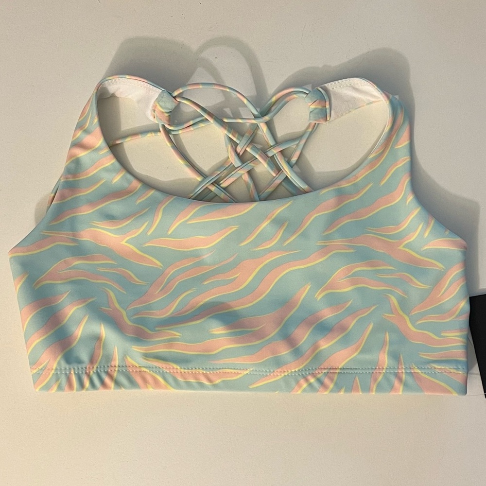 {Onzie} Brand New Chic Sports Bra